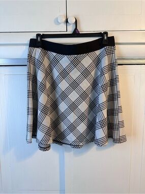 Torrid Black and White Houndstooth-Plaid Skirt